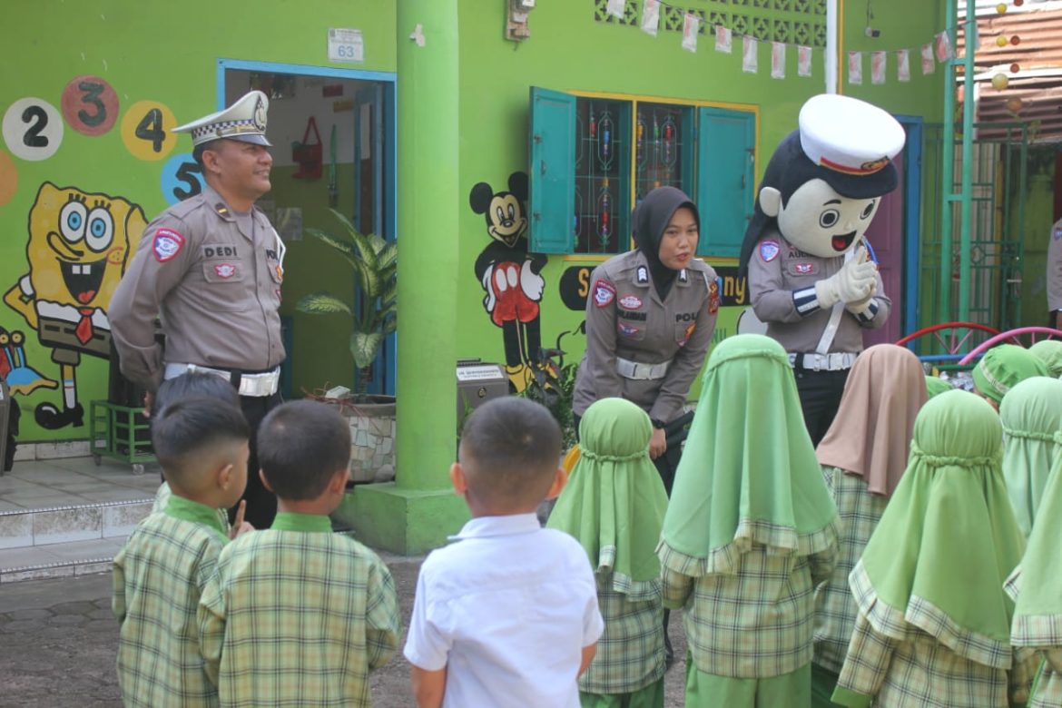 Tanamkan Tertib Berlalu Lintas, Dilaksanakan Sat Lantas Polres Sibolga, Kepada Anak Sekolah TK