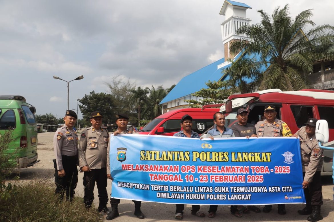 Sat Binmas Polres Langkat Sosialisasikan Ops Keselamatan Kepada Supir Angkutan Umum di Terminal Pasar X Hinai.