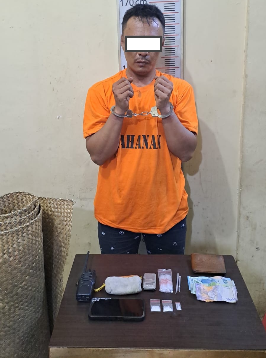 Sat Res Narkoba Polres Langkat Tangkap Pengedar Sabu di Desa Secanggang.