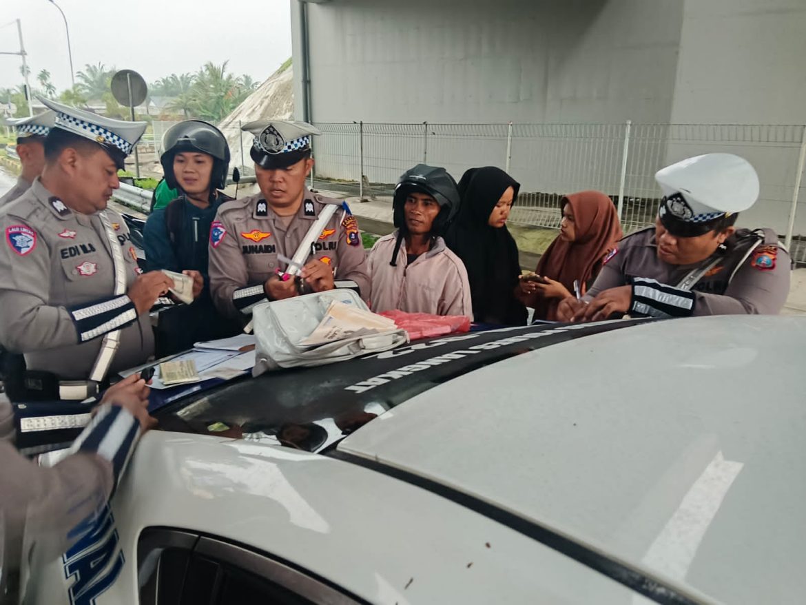 Polres Langkat Gelar Razia Ops Keselamatan Toba 2025 di Jalan Proklamasi.