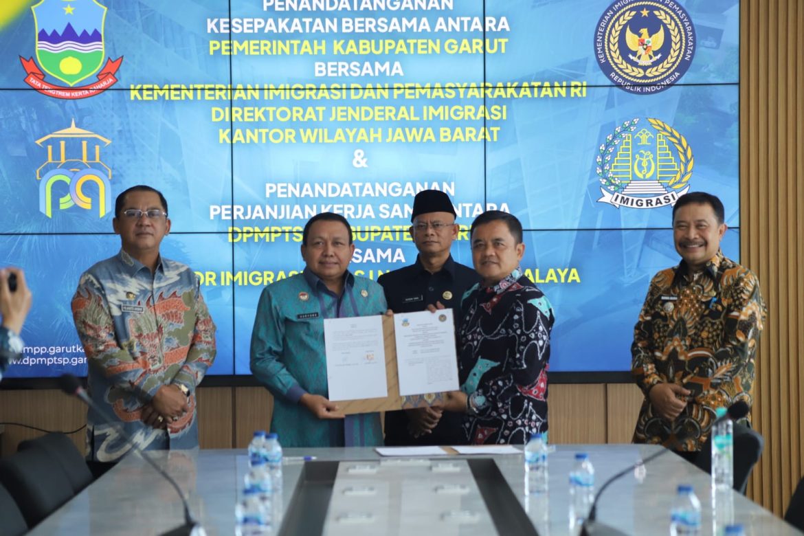 Pemkab Garut dan Kanwil Imigrasi Jawa Barat Tandatangani Perjanjian Kerja Sama