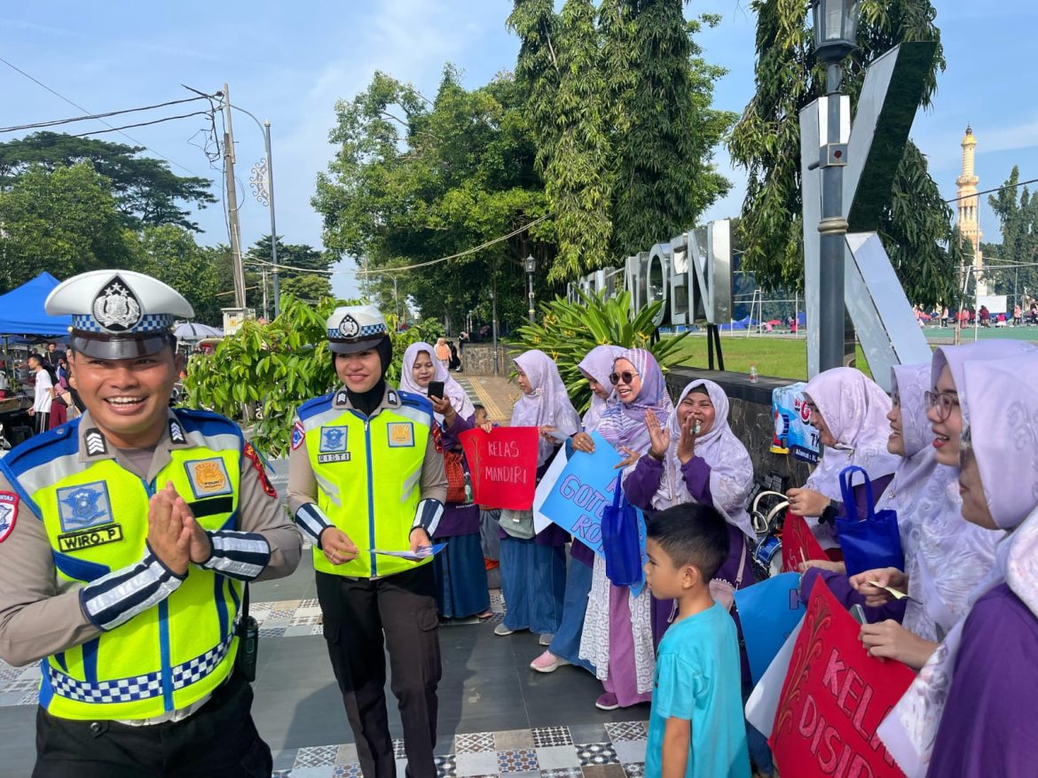 Gelar Art Policing di CFD Alun-Alun Kajen, Satlantas Polres Pekalongan Sosialisasikan Tertib Berlalu Lintas