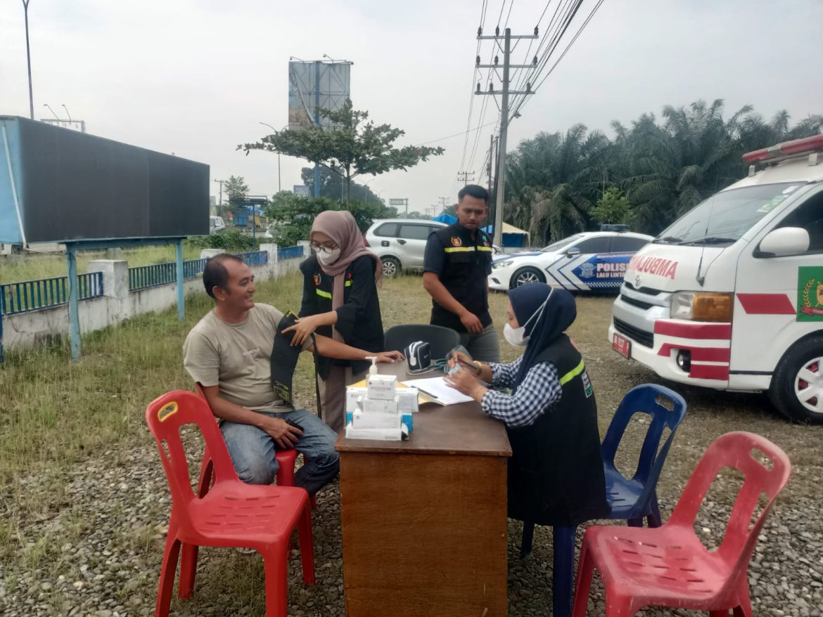 Operasi Keselamatan Toba 2025, Polres Langkat tes urine pengemudi bus dan betor.