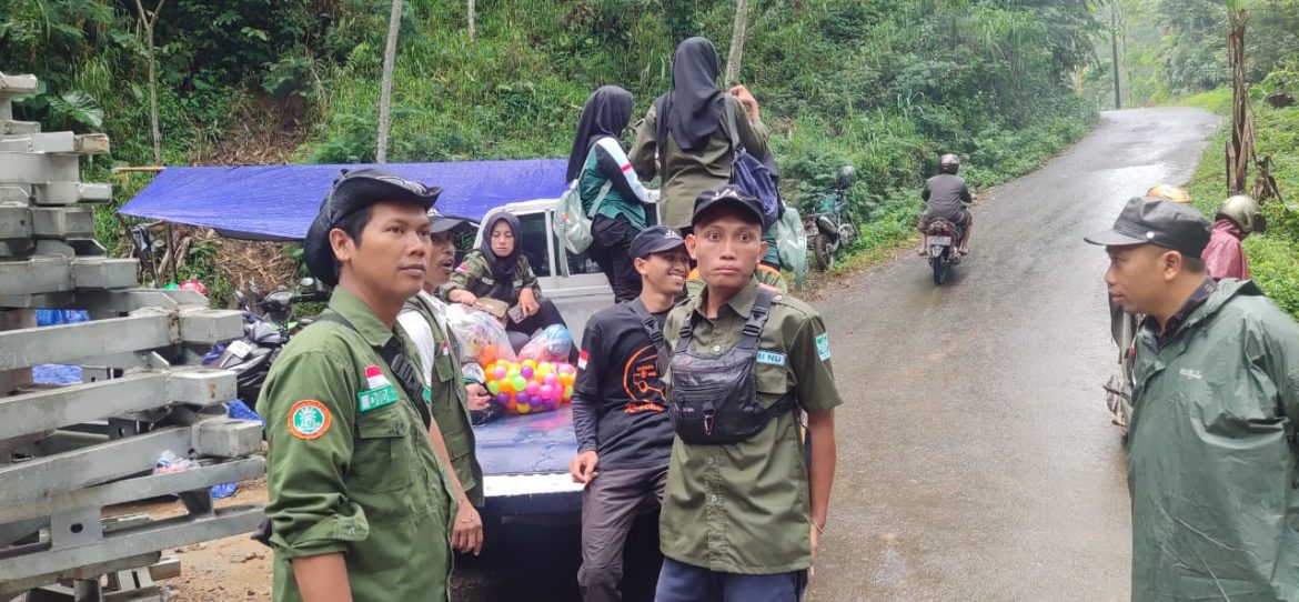 Membantu Pemulihan Psikologis Masyarakat: NU Peduli Kabupaten Pekalongan Adakan Kegiatan Trauma Healing bagi warga Terdampak Banjir dan Longsor di Petungkriyono. 