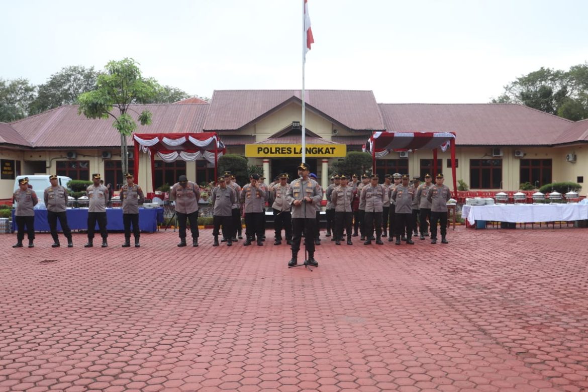 Kapolres Langkat Laksanakan Jumat Curhat di Mesjid Raya, Berikan Pesan Kamtibmas.
