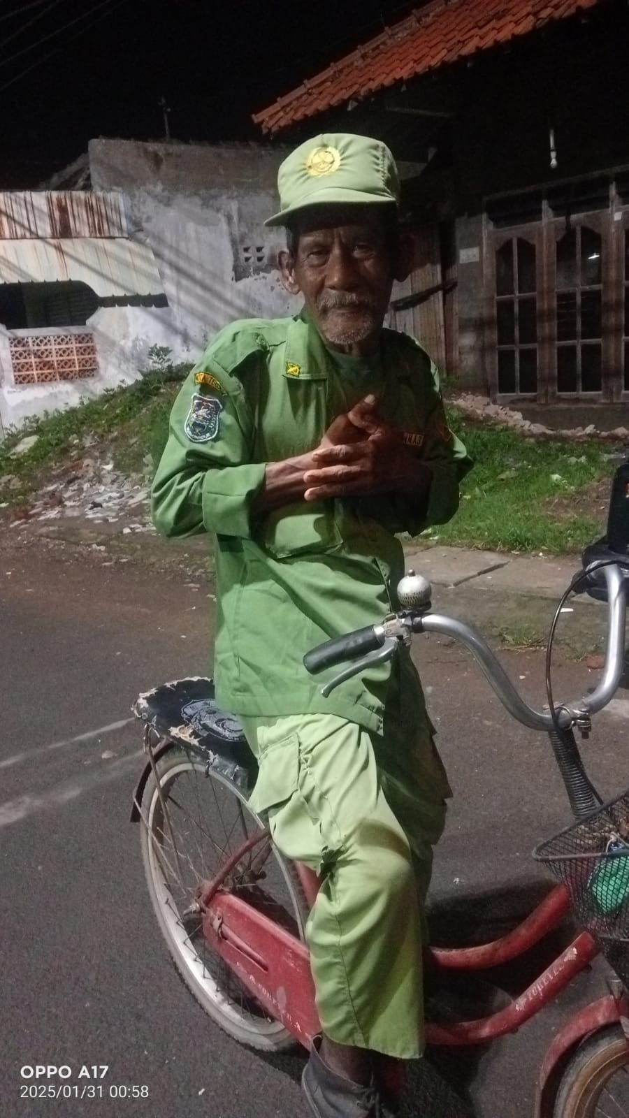 Nasib Dua Hansip Tua Yang Dipecat*    (menanti tali asih dari pemkot Tegal