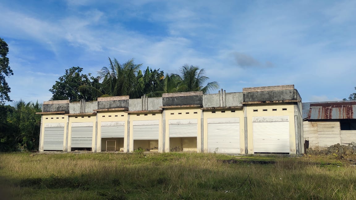Gedung Ruko Dan Pasar Rakyat Desa Sangowo Terbengkalai
