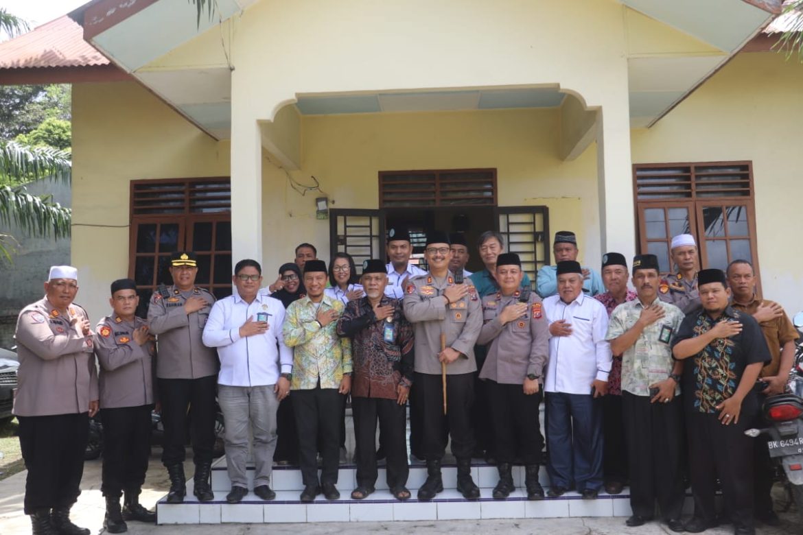 Kapolres Langkat silaturahmi ramadhan ke Sekretariat FKUB Kabupaten Langkat.