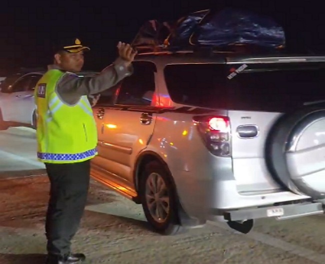 Kapolres Pekalongan Pantau Langsung Situasi Arus Mudik di Rest Area 338A