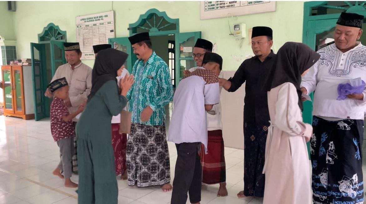 Paguyuban Kalipancur Rantau Gelar Santunan Anak Yatim dan Pembagian Takjil di Masjid Nurul Huda