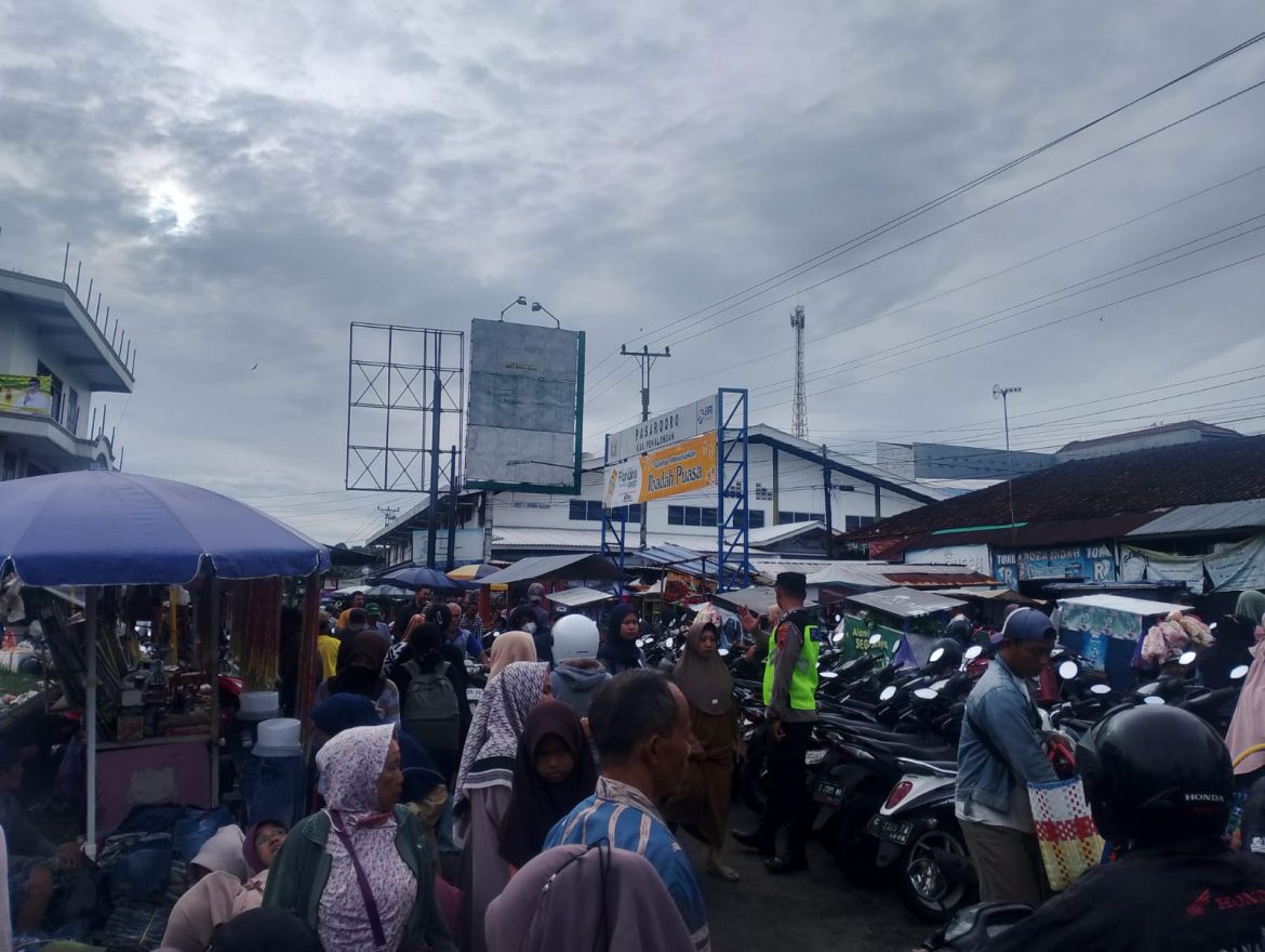 Diterjunkan pada Titik-Titik Trouble Spot, Polisi Atur lalu Lintas Antisipasi Kemacetan