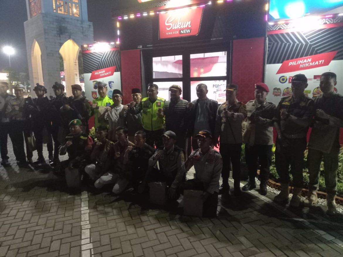 Dandim Pemalang Monitoring Pos Pengamanan Dan Ikuti Zoom Meeting Bersama Kapolri dan Para Menteri Terkait Pemantauan Pengamanan Malam Takbir
