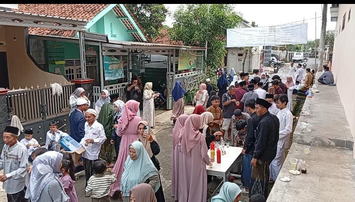 Pemuda Dukuh Tambor Adakan Bazar Makanan Gratis di Hari Raya Idul Fitri 1446 H.