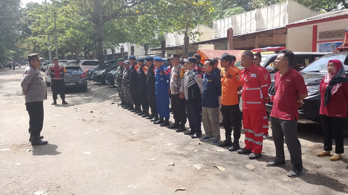 Pastikan Keamanan Dan Ketertiban Obyek Wisata Pantai Widuri Babinsa Melaksanakan Patroli