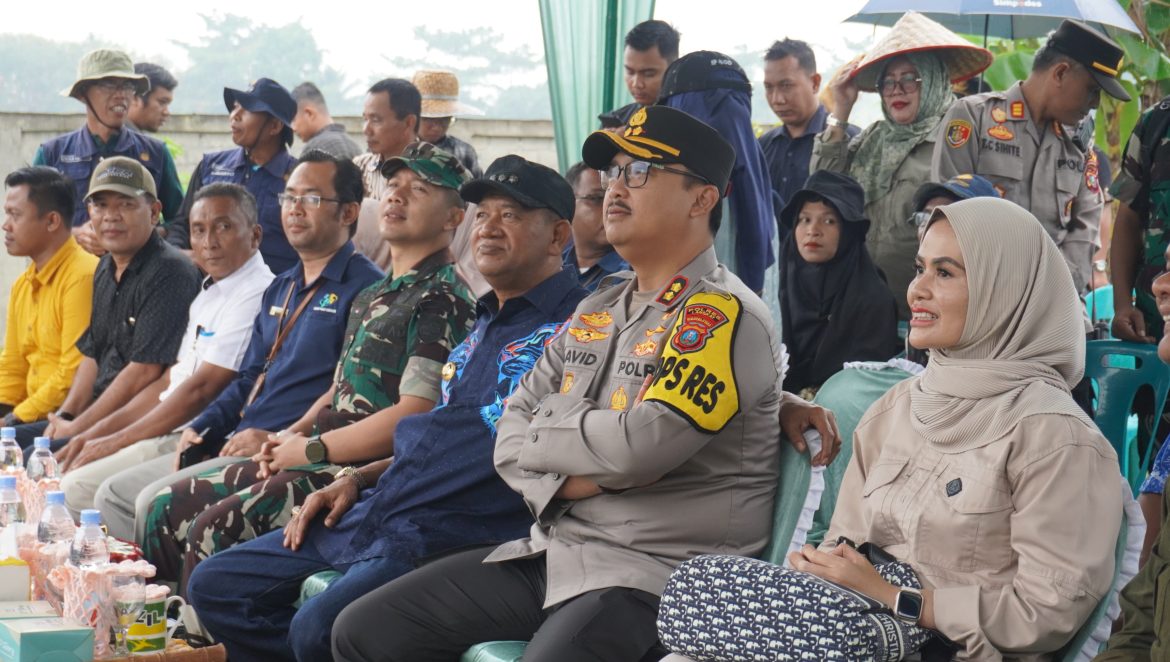 Kapolres Langkat Hadiri Panen Raya Padi di Kecamatan Hinai