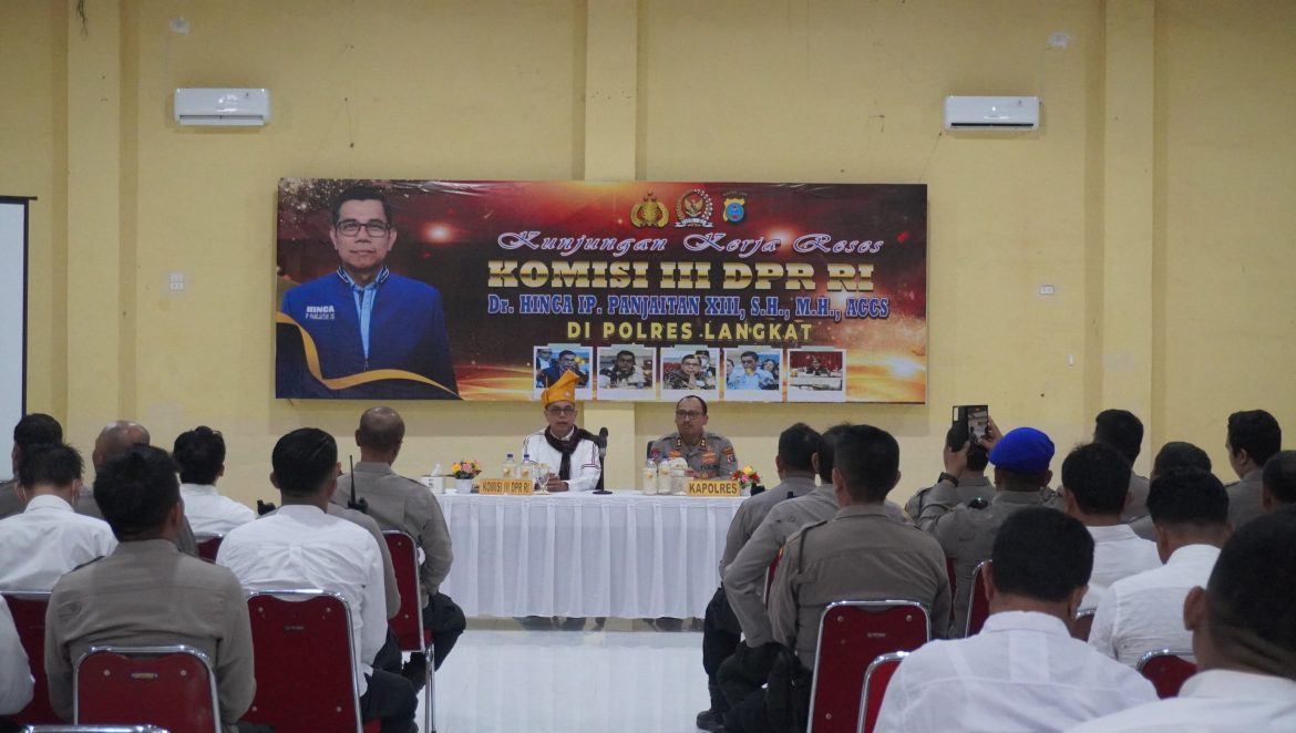 Kapolres Langkat Sambut Kunjungan Kerja Dr. Hinca Panjaitan di Tengah Semangat Pelayanan Polri.