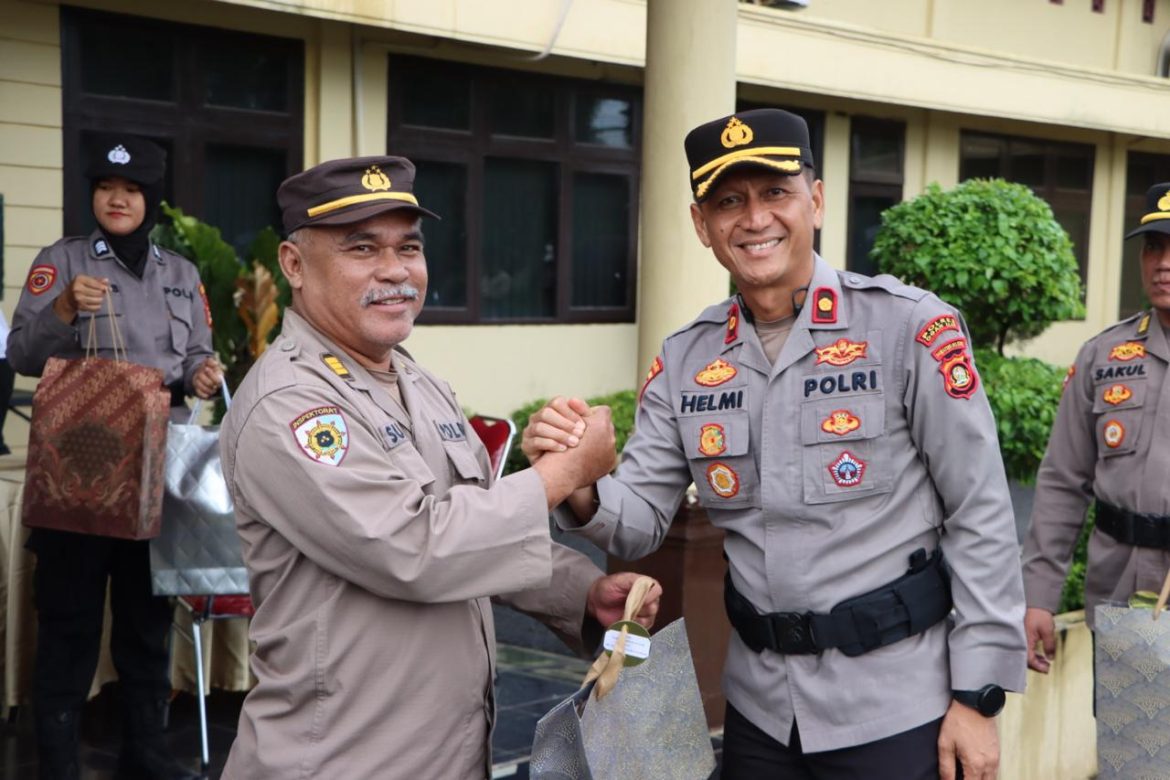 Bentuk Perhatian dan Apresiasi, Polres Ogan Ilir Berikan Penghargaan dan Laksanakan Upacara Purna Bakti