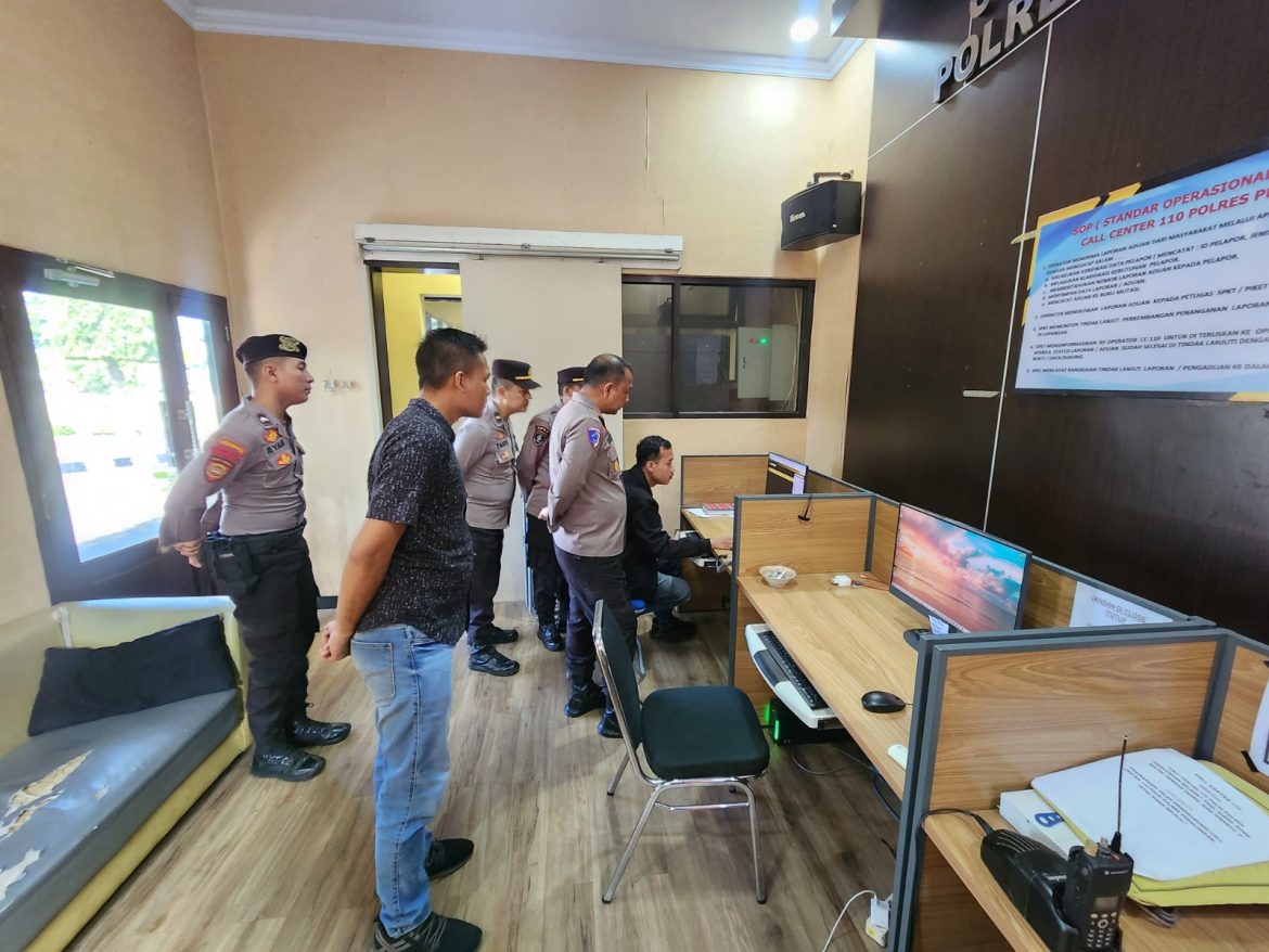 Pastikan Pelayanan Prima Diberikan oleh Anggotanya, Kapolres Pekalongan Cek Ruang SPKT