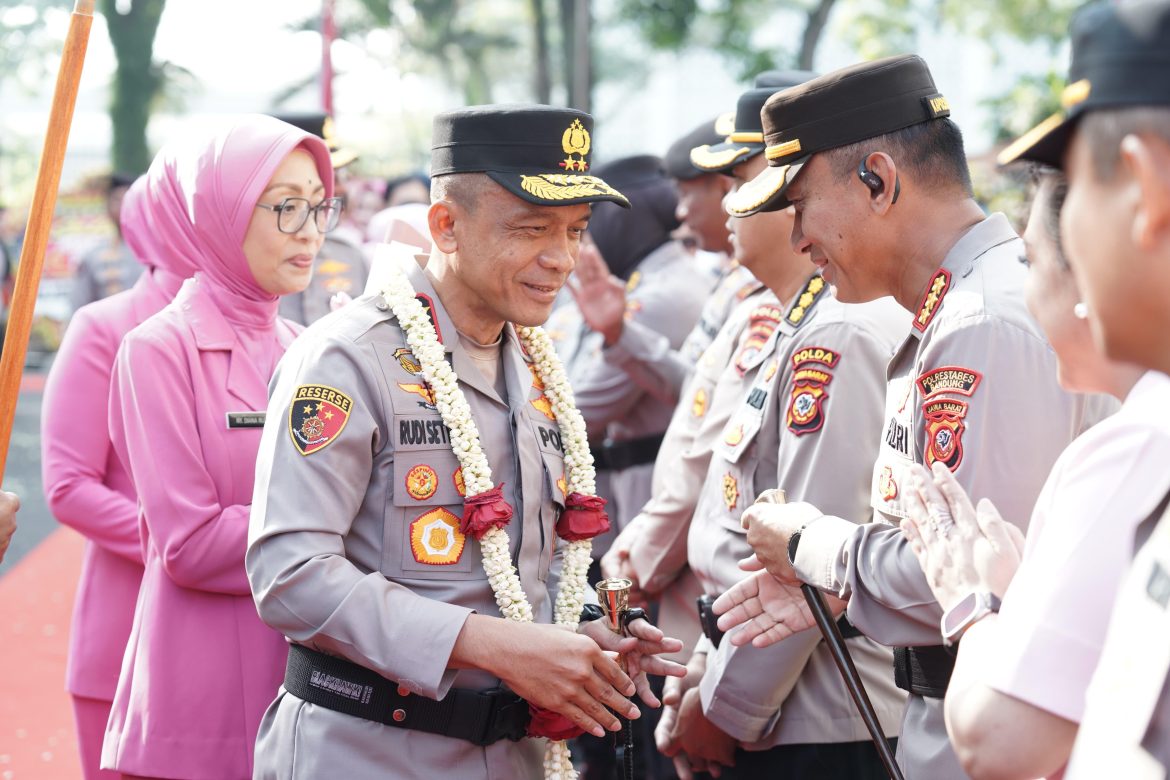 Kapolda Jabar Yang Baru Irjen Pol. Rudi Setiawan S.I.K., S.H., M.H Disambut Seluruh Personel Polda Jabar