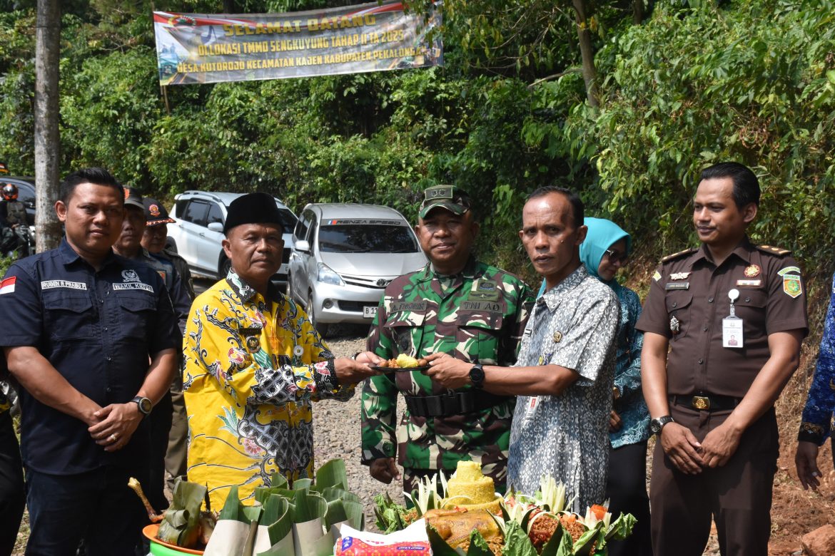 Sengkuyung Tahap II Dimulai, Jalan Sepanjang 698 Meter di Desa Kutorojo Pekalongan Siap Diaspal.