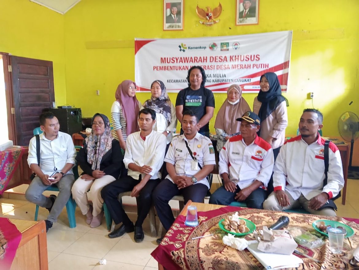 Camat Kecamatan Secanggang Laksanakan Musyawarah Desa Khusus Pembentukan Koperasi Desa Merah Putih, di Desa Suka Mulia Kecamatan Secanggang Kabupaten Langkat.