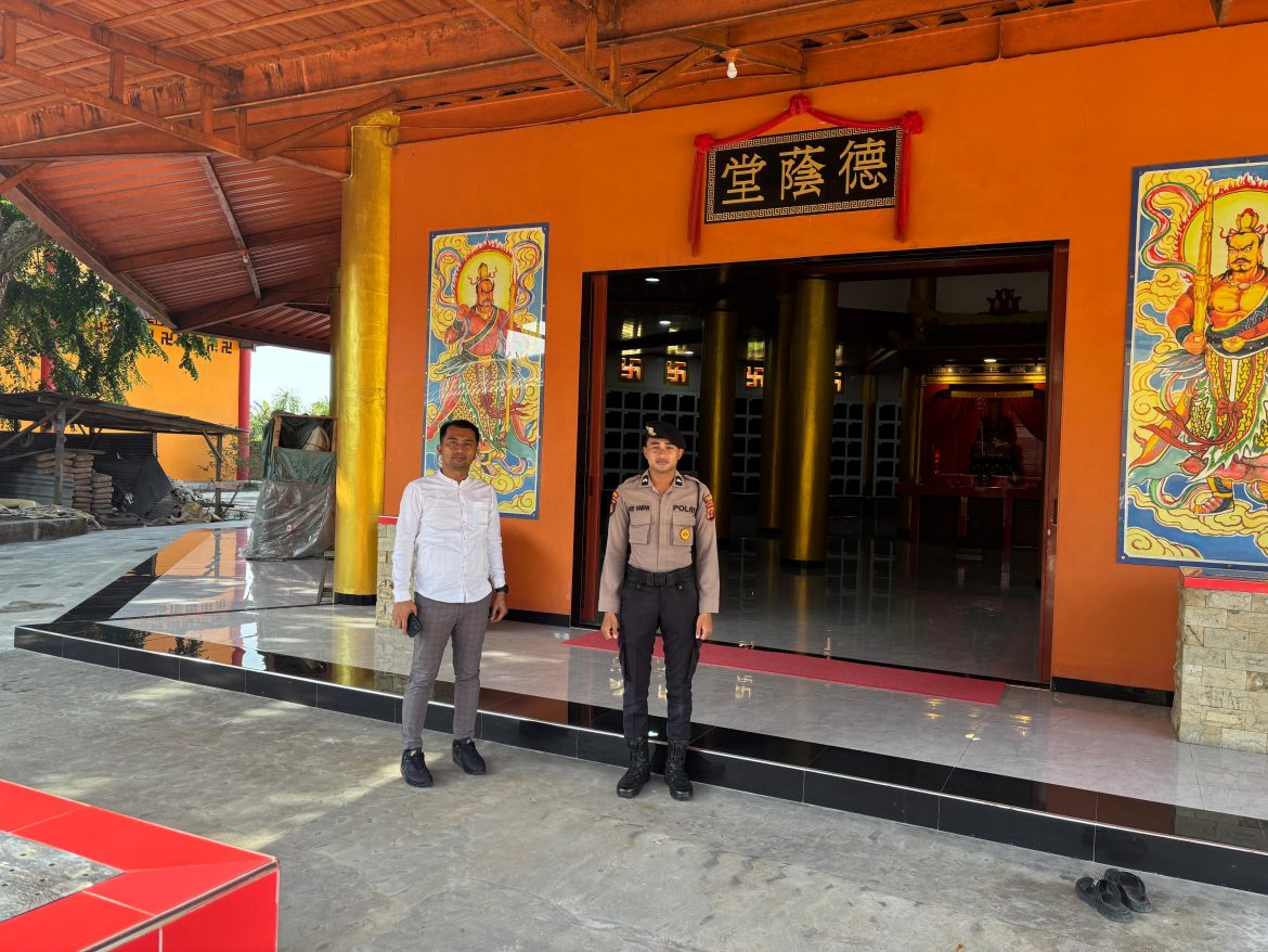Polres Langkat laksanakan Pengamanan di Vihara Buddha dalam Rangka Peringatan Hari Raya Waisak 2025.