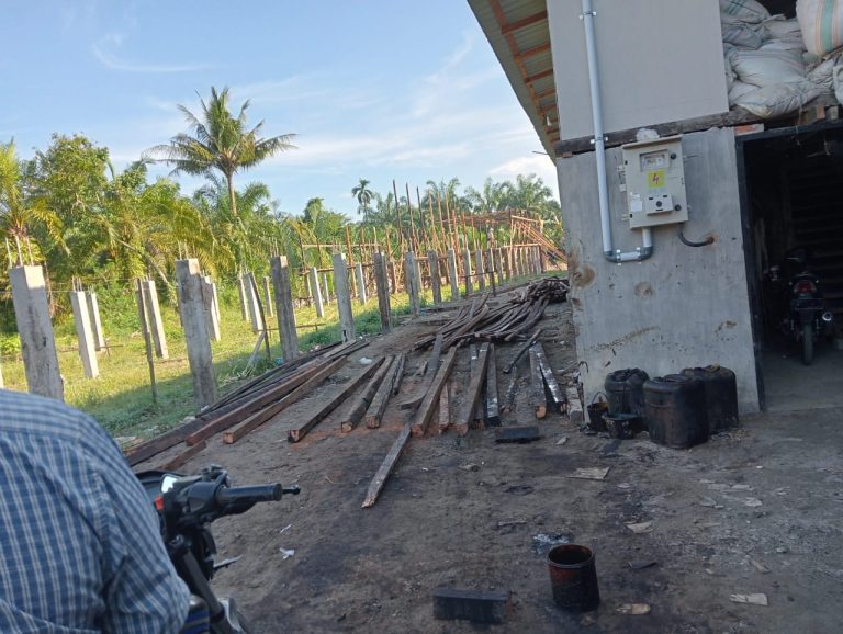 Munculnya Kandang Ternak Ayam Pedaging di Kecamatan Secanggang Buat Resah Warga, Terutama Warga Yang Berjualan Makanan dan Minuman.