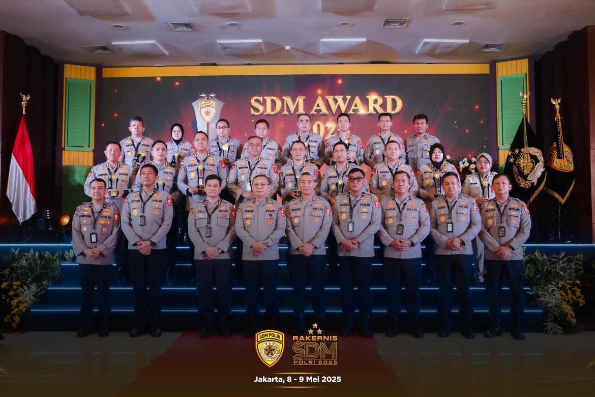 Biro SDM Polda Jabar Raih Juara 3 Pada Rakernis SDM T.A 2025