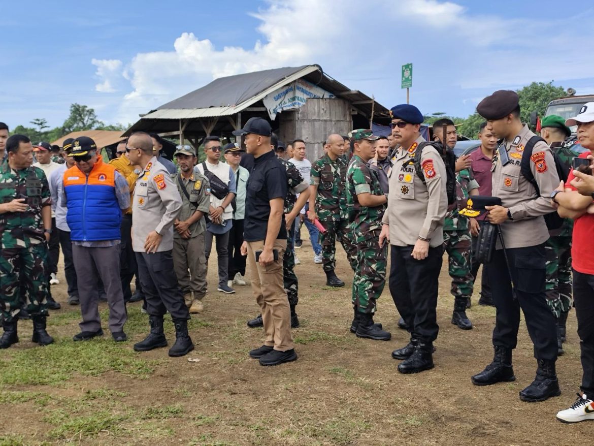 Kapolda Jabar Dan Pangdam III Siliwangi Kunjungi Keluarga Korban Ledakan di Cibalong Garut, Berikan Santunan dan Dukungan Moril*
