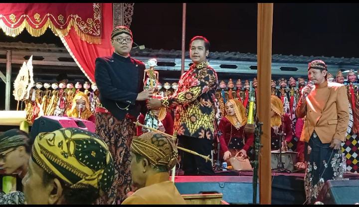 Sedekah Bumi di Desa Karanggondang: Wujud Syukur dan Harapan Masyarakat dengan Pagelaran Wayang Golek