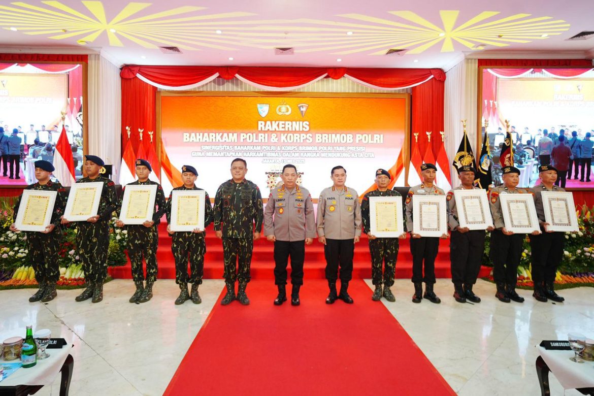 Kapolri Instruksikan Kawal Program Pemerintah hingga Tingkatkan Kemampuan Personel di Rakernis Baharkam-Korbrimob