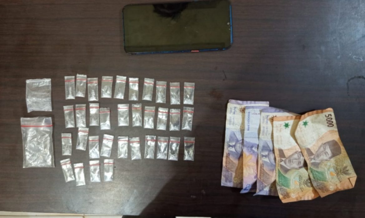 Di Gubuk Tengah Malam dan 34 Paket Sabu: Dua Warga Tanjung Pura Ditangkap.