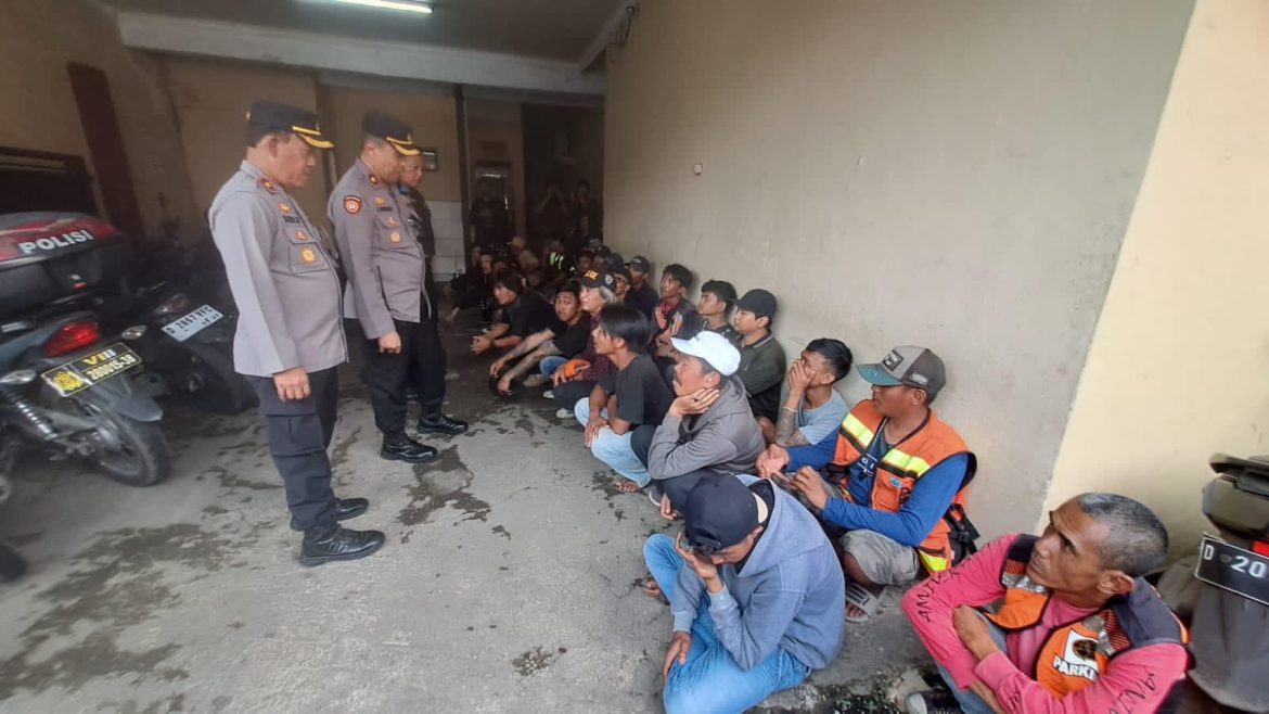 Lesunya 25 Preman Berkedok Jukir saat Dibekuk Polisi di Banjaran Bandung
