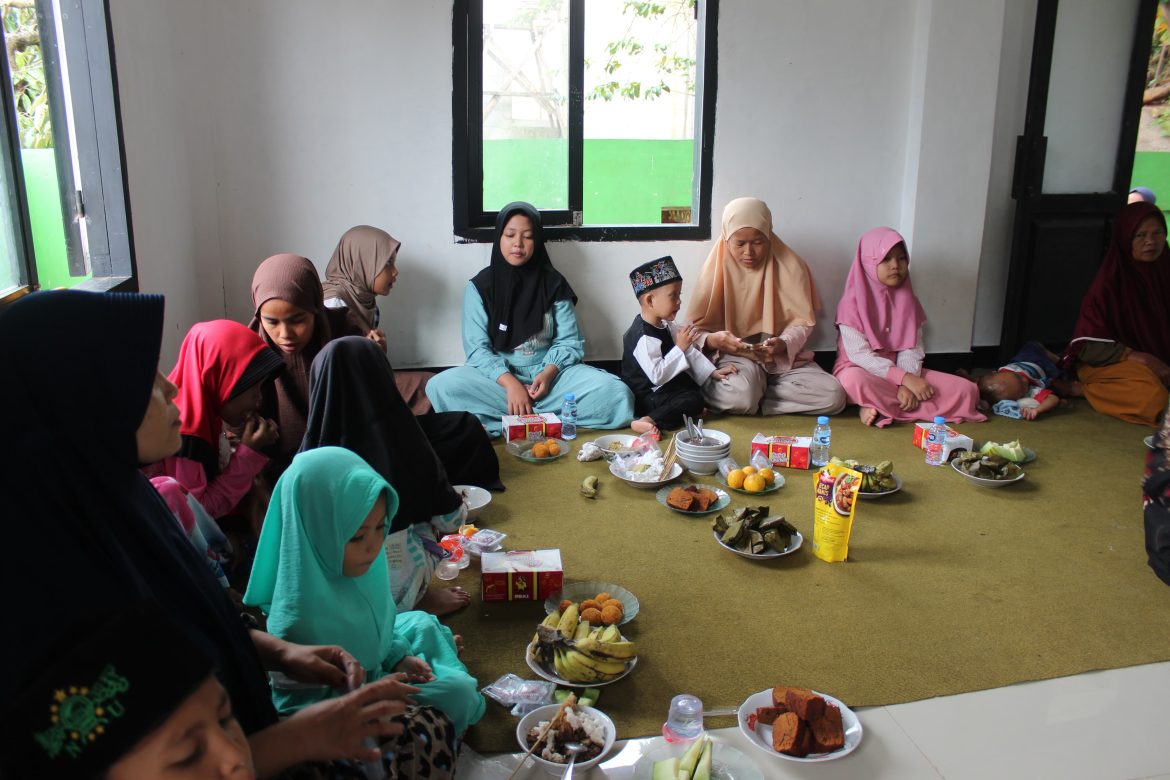 Yayasan Qolbun Salim Gelar Santunan Anak Yatim, Puluhan Anak Bahagia Terima Bingkisan