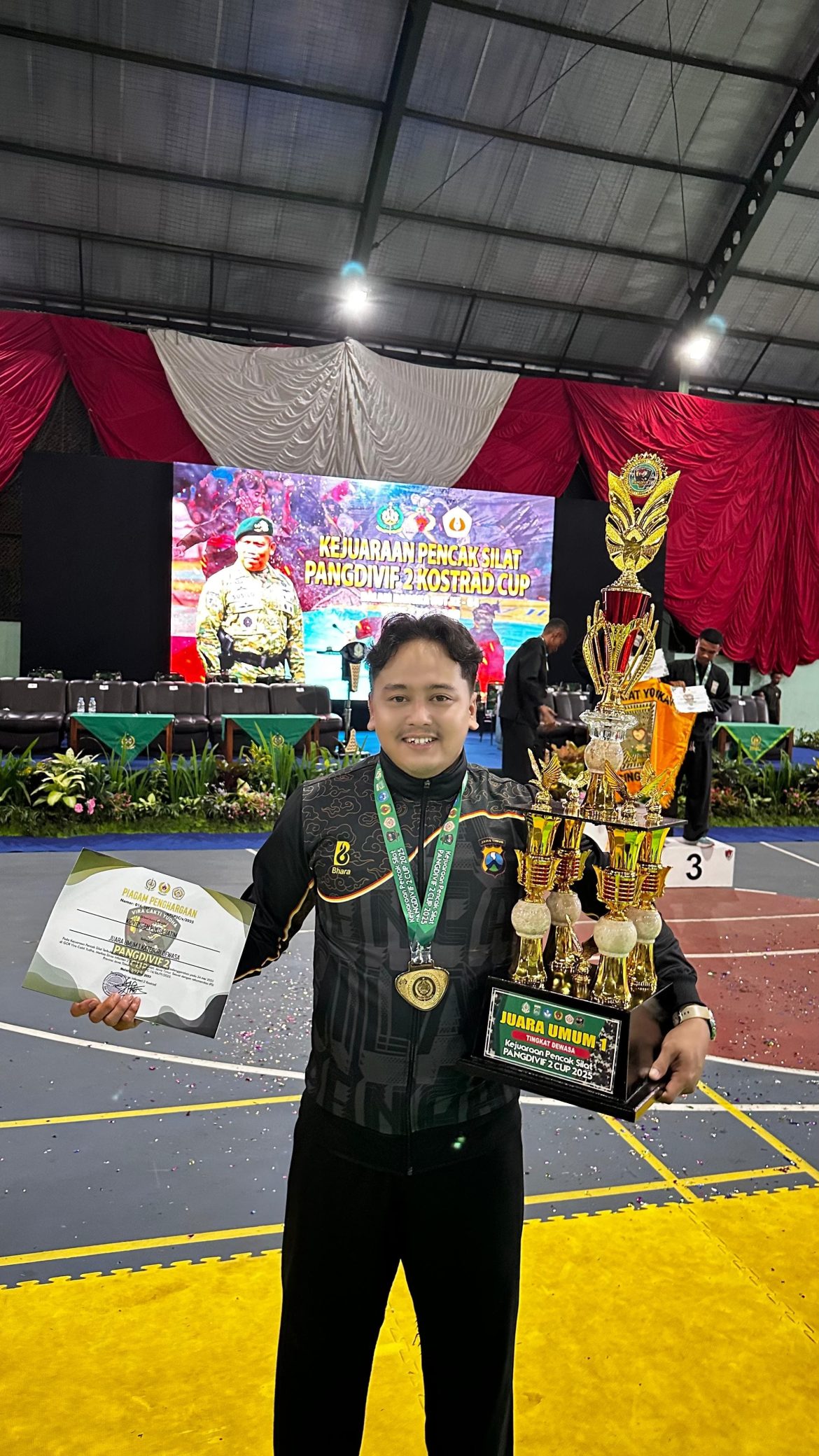 Personel Polres Lamongan, Bripda Sholeh Maulana, Raih Medali Emas di Pencak Silat Pangdivif 2 Cup 2025