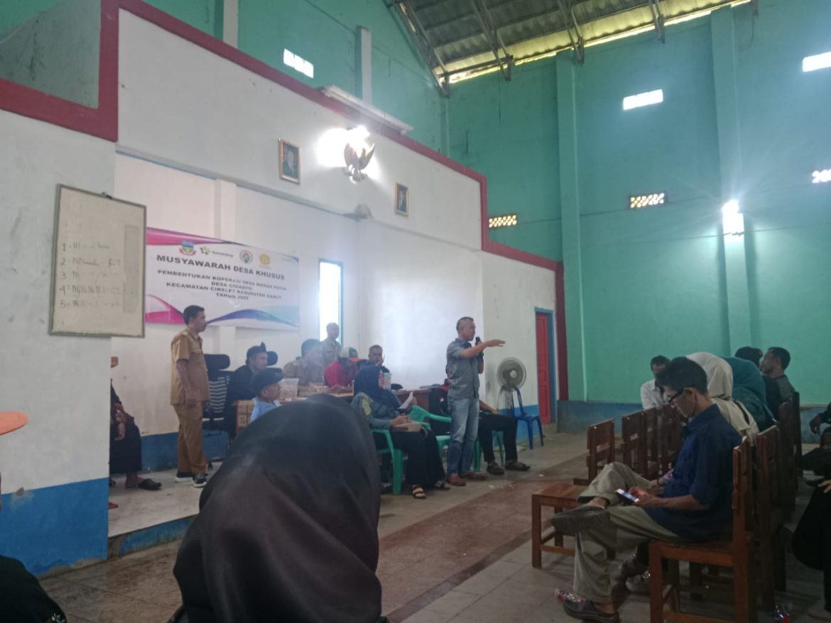 Pembentukan Ketua Koperasi Merah Putih di Desa cigadog