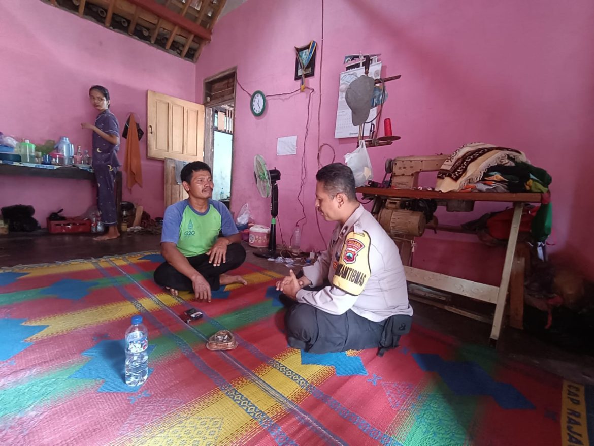 Wujud Peduli dan Empati Bhabinkamtibmas terhadap Warganya, Aipda Mukti Utama Kunjungi Keluarga Korban Tindak Pidana Perlindungan Anak