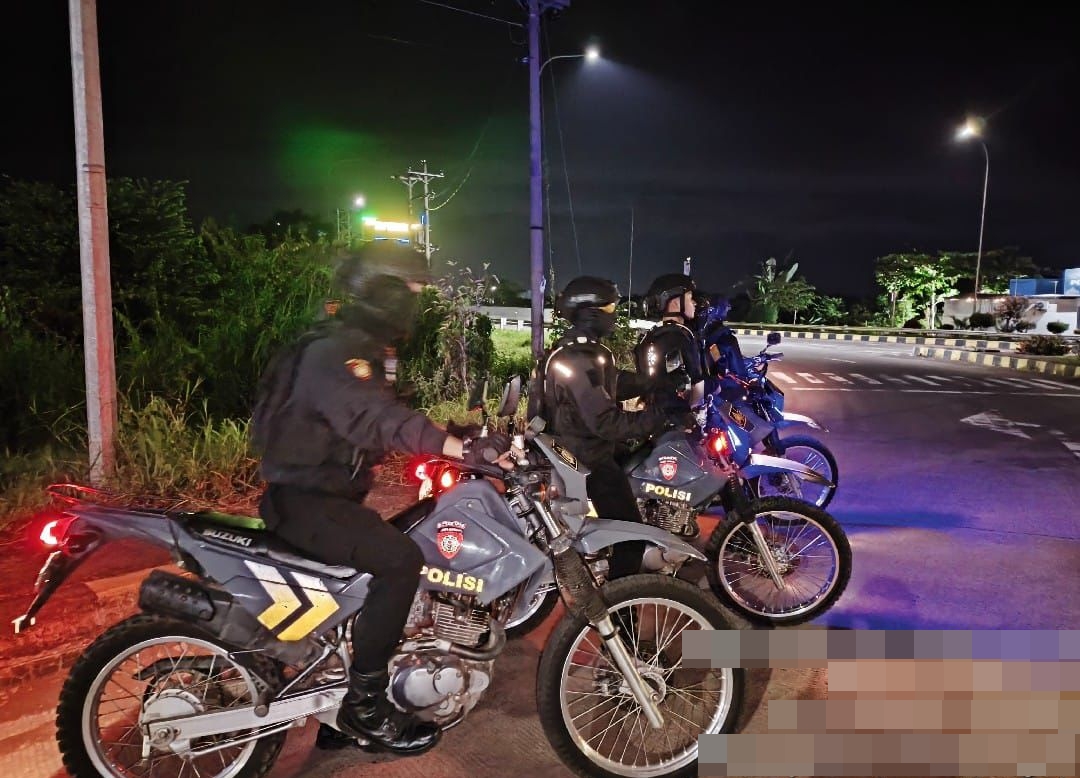 Patroli Wilayah dengan Sepeda Motor, Anggota Sat Samapta Hadir Berikan Rasa Aman Bagi Warga