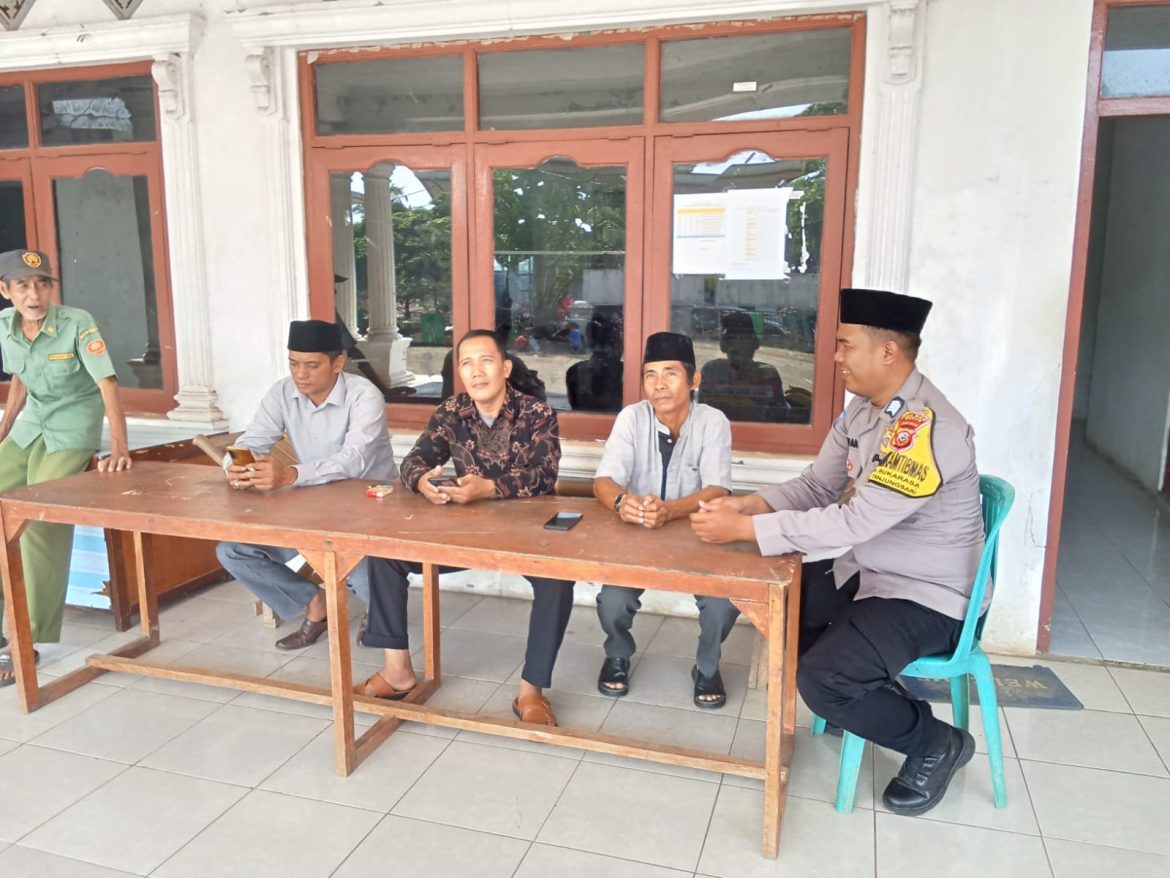 Bhabinkamtibmas Polsek Tanjungsari Sambangi Warga dan Sampaikan Himbauan Kamtibmas   