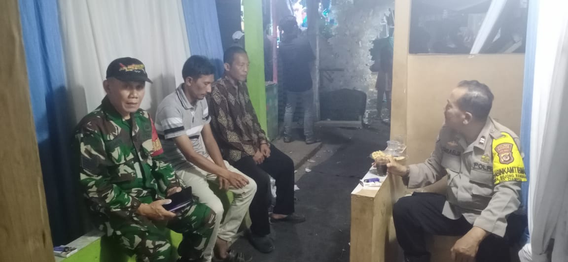 Bhabinkamtibmas Polsek Ciampea Sinergi dengan Babinsa Tingkatkan Kedekatan dengan Masyarakat Desa   