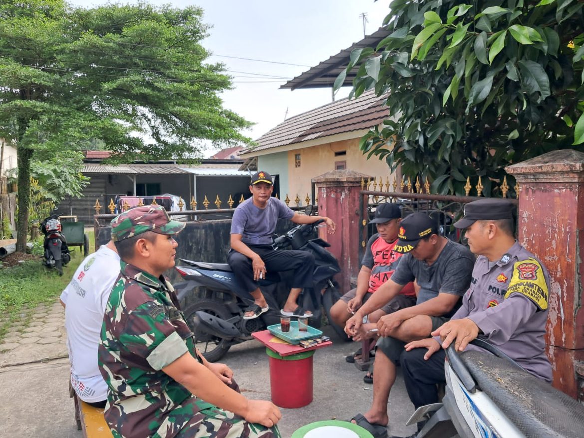 Sinergitas TNI – POLRI Laksanakan Sambang Kamtibmas Tingkatkan Keamanan Lewat Patroli Dialogis ke Warga Binaan Ajak Jaga Kamtibmas Yang Kondusif   