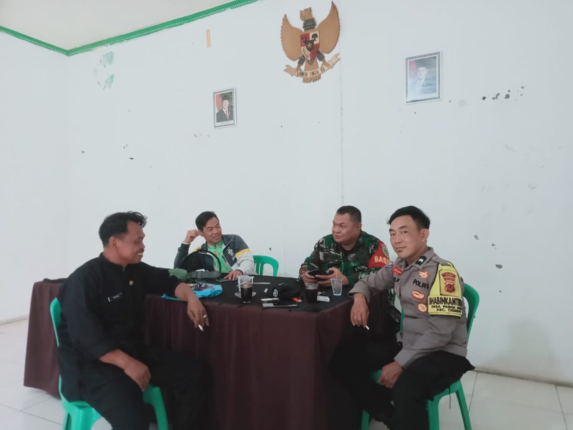 TNI-Polri di Polsek Parung, Bhabinkamtibmas Bersama Babinsa Sambangi Warga Binaannya   