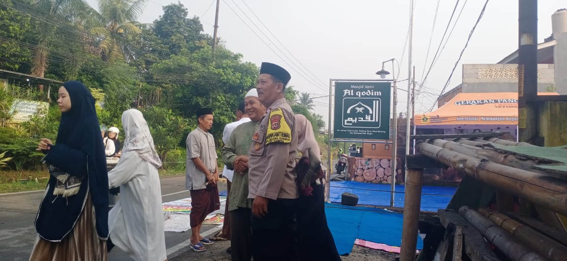 Polsek Ciampea Laksanakan Pengamanan Sholat Idul Adha 1446 H di Masjid Jami Al-Ittihad Desa Bojongrangkas   