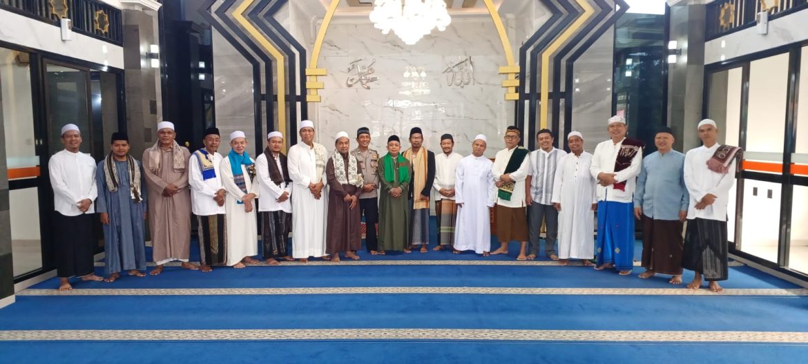 Aiptu Daryanto Atmaja dan rekan lainnya Tunaikan Tugas Mulia dengan Pengamanan Sholat Idul Adha   