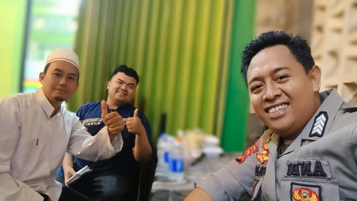 Bhabinkamtibmas Polsek Leuwiliang Sambangi Warga, Pererat Hubungan dan Jaga Kamtibmas di Wilayah   