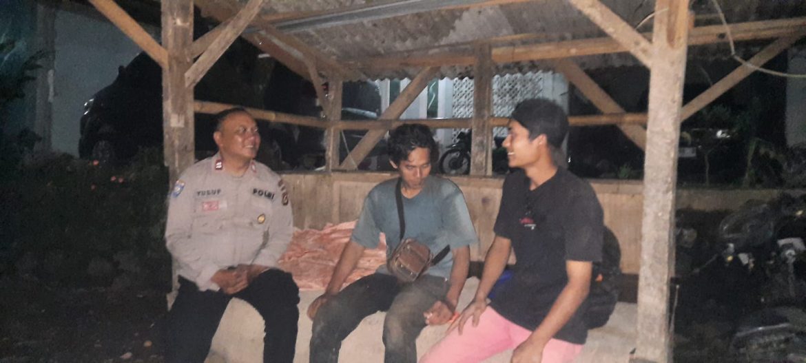 Polsek Cisarua Polres Bogor Aktifkan Patroli Sambang Pos Kamling Guna Cegah Gangguan Kamtibmas   