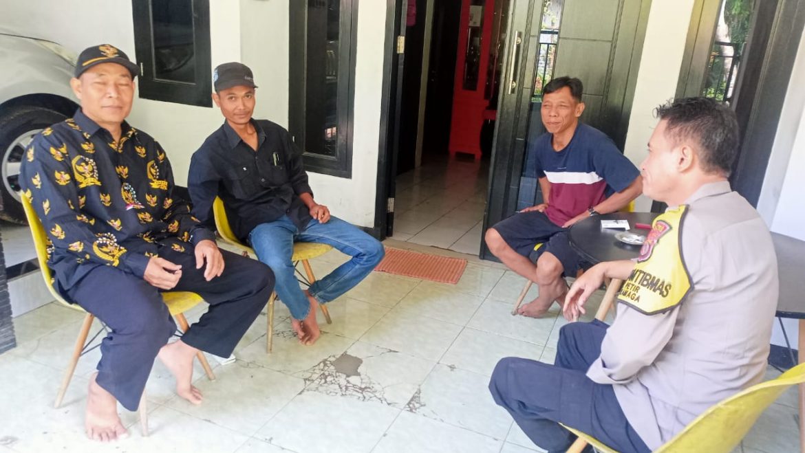 Bhabinkamtibmas Polsek Dramaga Polres Bogor Polda Jabar Sambang Dan Beri Himbauan Kamtibmas Kepada Warga   