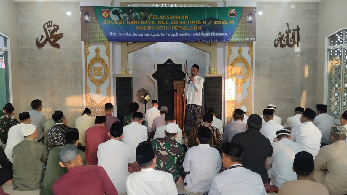 Dandim Pemalang Bersama Forkopimda Shalat Idul Adha 1446-H Tahun 2025 Di Masjid Agung Pemalang
