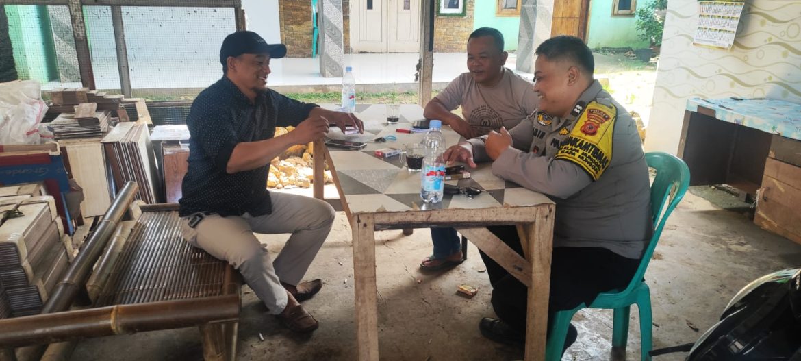 Bhabinkamtibmas Polsek Klapanunggal Sambangi Warga Desa Klapanunggal, Ajak Warga Bersama Jaga Kamtibmas   