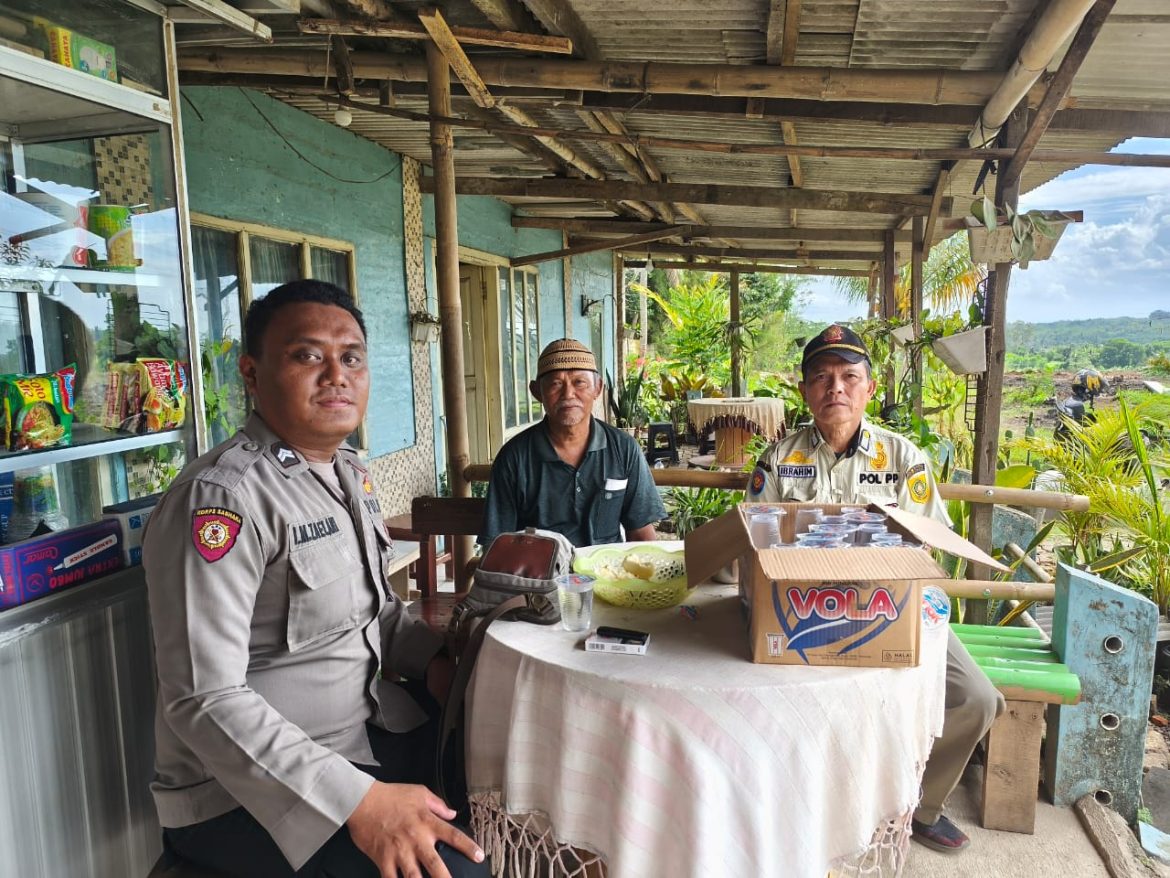 Dekat dengan Warga, Bhabinkamtibmas Polsek Parungpanjang Gencar Sambang Desa Jagabaya   